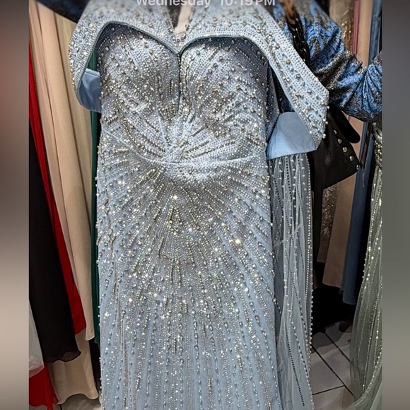 Elegant light Blue Beaded Evening Gown made in Turkey, NOT tarik ediz - Picture 4 of 6